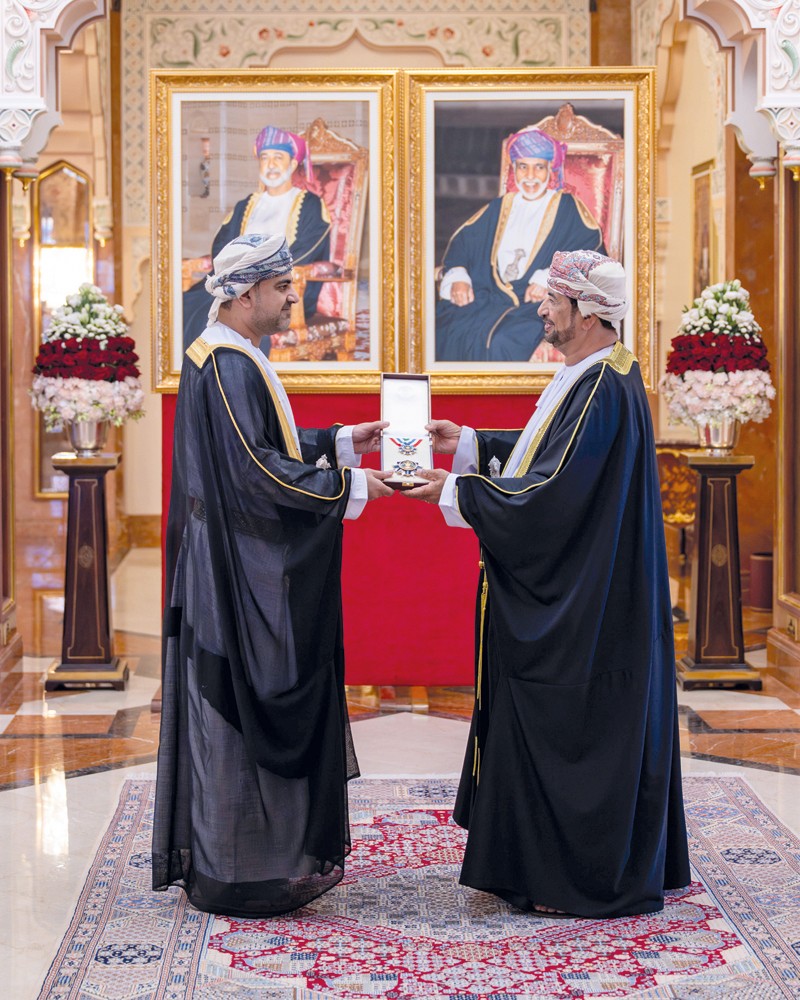 جلالة السلطان يمنح وسام عمان العسكري لعدد من كبار الضباط والإشادة السلطانية لعدد من أصحاب الفضيلة والسعادة