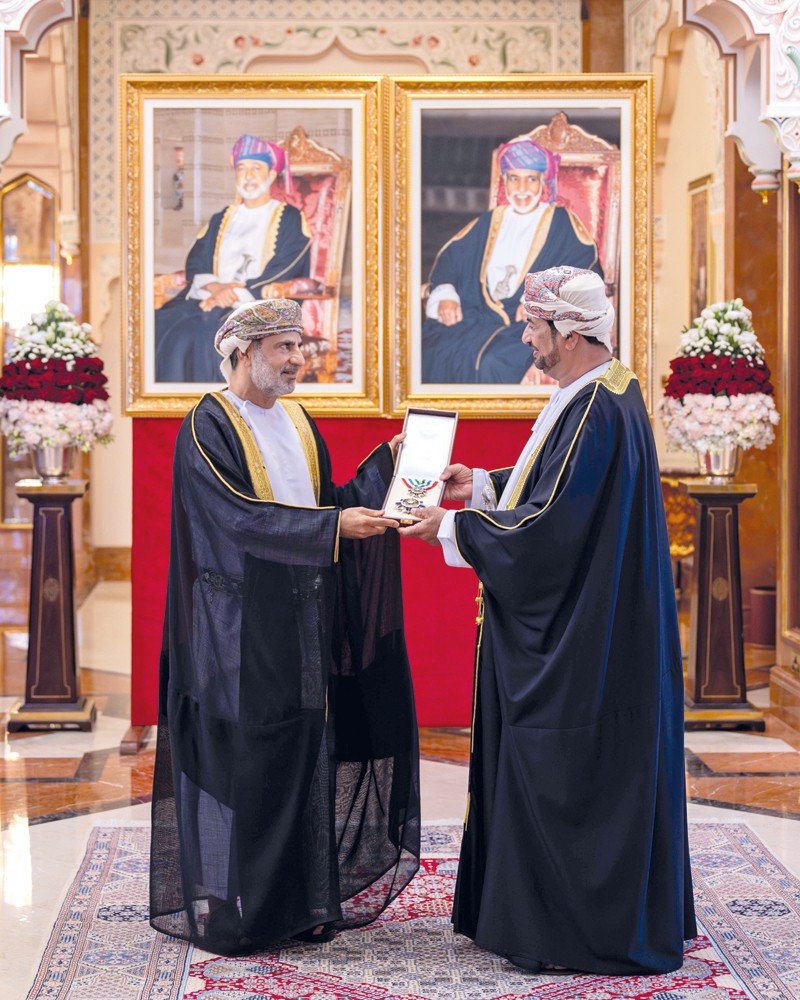 جلالة السلطان يمنح وسام عمان العسكري لعدد من كبار الضباط والإشادة السلطانية لعدد من أصحاب الفضيلة والسعادة