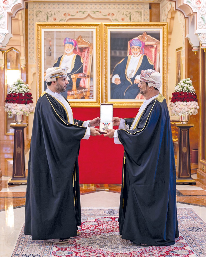 جلالة السلطان يمنح وسام عمان العسكري لعدد من كبار الضباط والإشادة السلطانية لعدد من أصحاب الفضيلة والسعادة