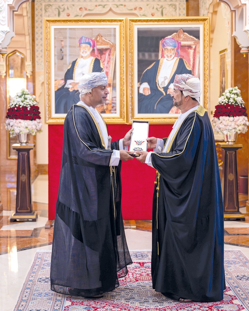 جلالة السلطان يمنح وسام عمان العسكري لعدد من كبار الضباط والإشادة السلطانية لعدد من أصحاب الفضيلة والسعادة