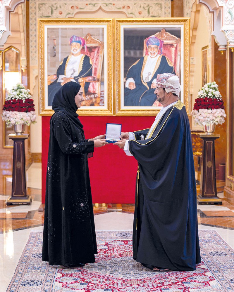 جلالة السلطان يمنح وسام عمان العسكري لعدد من كبار الضباط والإشادة السلطانية لعدد من أصحاب الفضيلة والسعادة