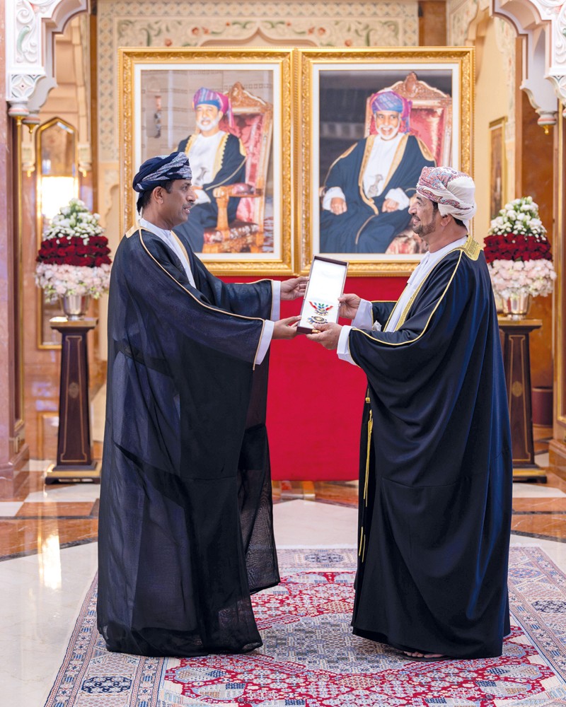 جلالة السلطان يمنح وسام عمان العسكري لعدد من كبار الضباط والإشادة السلطانية لعدد من أصحاب الفضيلة والسعادة