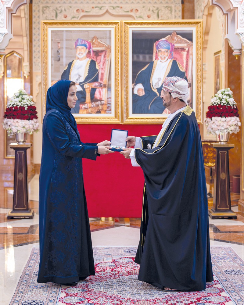 جلالة السلطان يمنح وسام عمان العسكري لعدد من كبار الضباط والإشادة السلطانية لعدد من أصحاب الفضيلة والسعادة