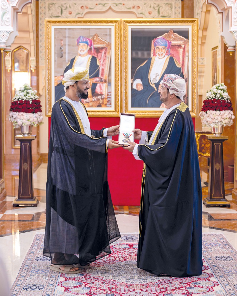 جلالة السلطان يمنح وسام عمان العسكري لعدد من كبار الضباط والإشادة السلطانية لعدد من أصحاب الفضيلة والسعادة