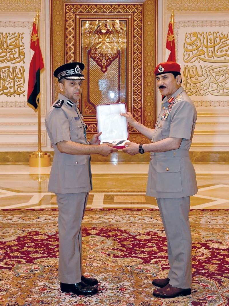 جلالة السلطان يمنح وسام عمان العسكري لعدد من كبار الضباط والإشادة السلطانية لعدد من أصحاب الفضيلة والسعادة