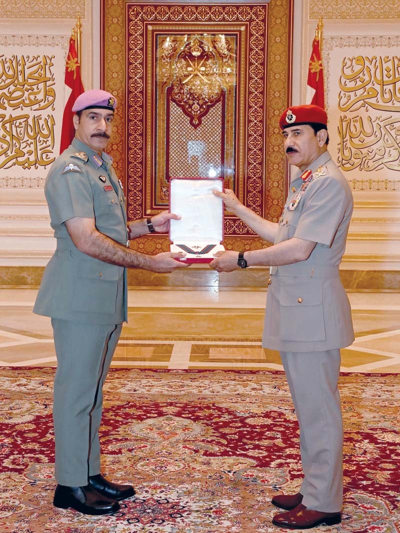 جلالة السلطان يمنح وسام عمان العسكري لعدد من كبار الضباط والإشادة السلطانية لعدد من أصحاب الفضيلة والسعادة