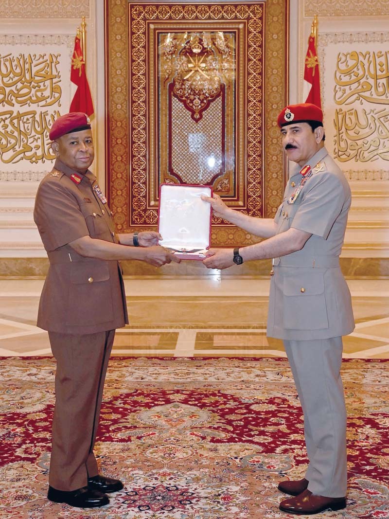جلالة السلطان يمنح وسام عمان العسكري لعدد من كبار الضباط والإشادة السلطانية لعدد من أصحاب الفضيلة والسعادة