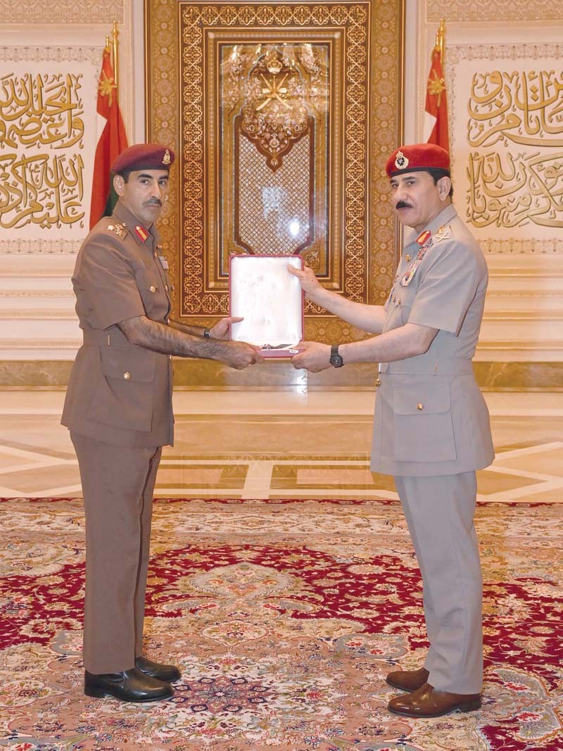 جلالة السلطان يمنح وسام عمان العسكري لعدد من كبار الضباط والإشادة السلطانية لعدد من أصحاب الفضيلة والسعادة