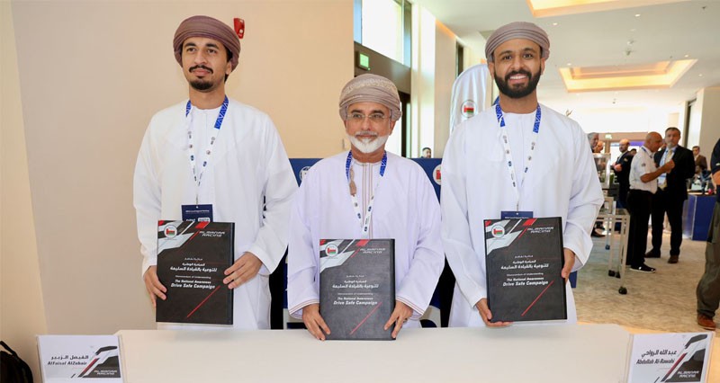 الجمعية العمانية للسيارات وفريق المنار للسباقات يعلنان عن شراكة استراتيجية للتوعية بأساليب القيادة الآمنة