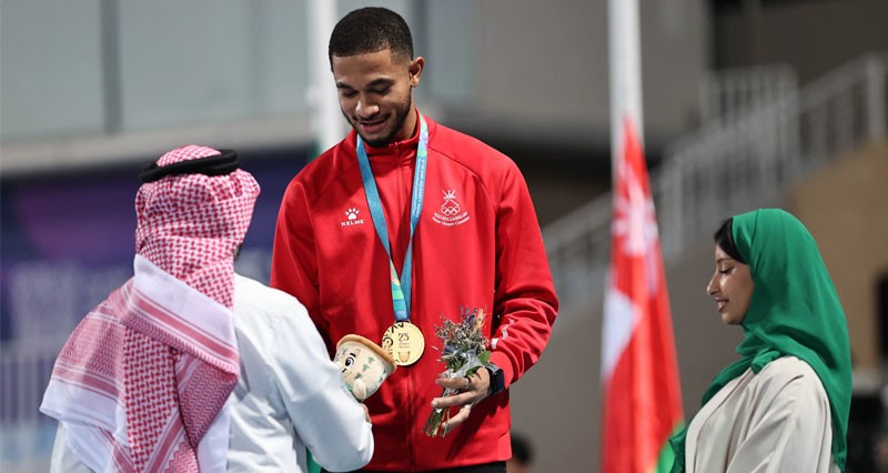 علي البلوشي يتوج بذهبية 100م وخروج لاعبي المبارزة من المنافسات