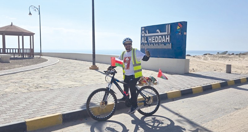 محمد البطيني يحتفل باليوم الوطني برحلة من جعلان إلى صور