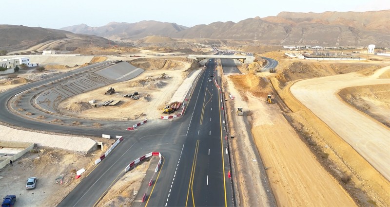 إجمالي حجم الاستثمار فـي القطاع اللوجستي وقطاع الاتصالات وتقنية المعلومات يتجاوز 2.7 مليار ريال عماني حتى سبتمبر 2025م