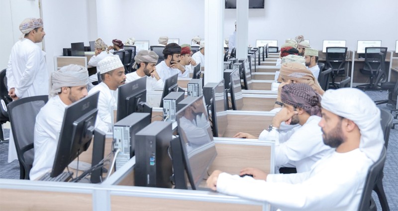 وزارة العمل تعمل على بناء سوق عمل ديناميكي ومستدام قائم على الكفاءة والإنتاجية