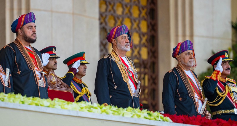 جلالةُ السُّلطان يشملُ برعايته السّامية الاستعراضَ العسكريَّ الكبيرَ بمناسبة اليوم الوطنيّ المجيد