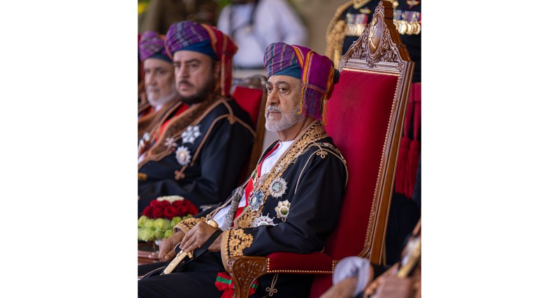 جلالةُ السُّلطان يشملُ برعايته السّامية الاستعراضَ العسكريَّ الكبيرَ بمناسبة اليوم الوطنيّ المجيد