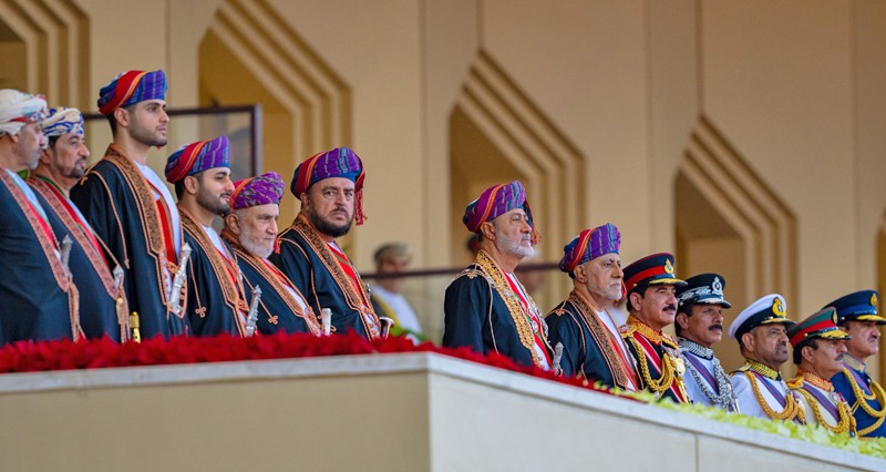 جلالةُ السُّلطان يشملُ برعايته السّامية الاستعراضَ العسكريَّ الكبيرَ بمناسبة اليوم الوطنيّ المجيد