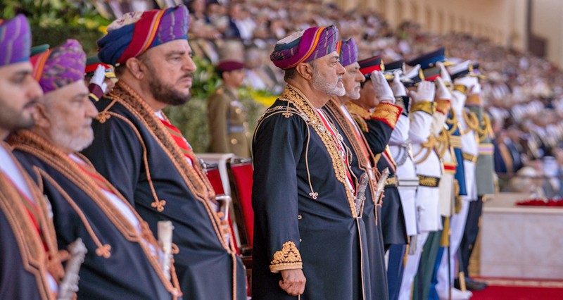 جلالةُ السُّلطان يشملُ برعايته السّامية الاستعراضَ العسكريَّ الكبيرَ بمناسبة اليوم الوطنيّ المجيد