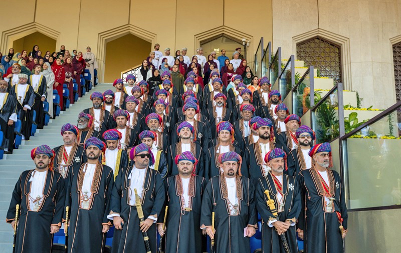 جلالةُ السُّلطان يشملُ برعايته السّامية الاستعراضَ العسكريَّ الكبيرَ بمناسبة اليوم الوطنيّ المجيد