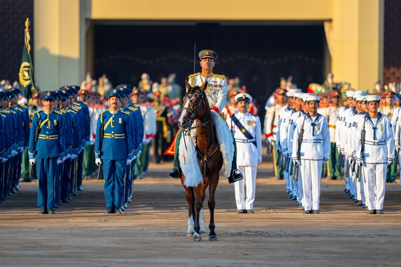 جلالةُ السُّلطان يشملُ برعايته السّامية الاستعراضَ العسكريَّ الكبيرَ بمناسبة اليوم الوطنيّ المجيد
