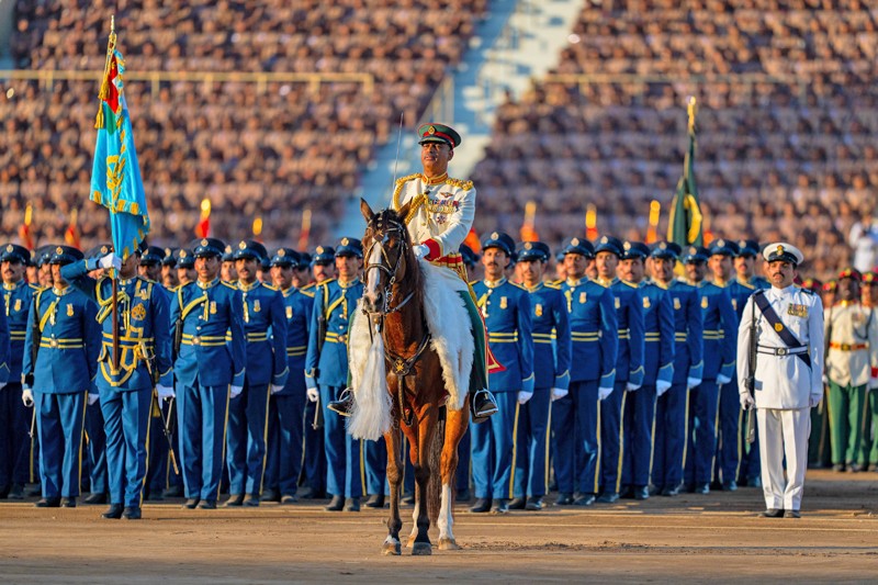 جلالةُ السُّلطان يشملُ برعايته السّامية الاستعراضَ العسكريَّ الكبيرَ بمناسبة اليوم الوطنيّ المجيد