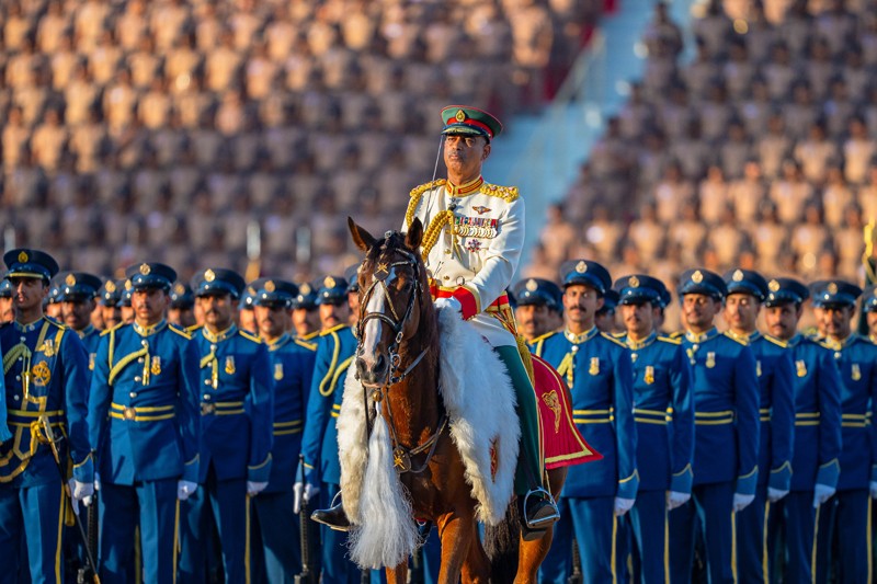جلالةُ السُّلطان يشملُ برعايته السّامية الاستعراضَ العسكريَّ الكبيرَ بمناسبة اليوم الوطنيّ المجيد
