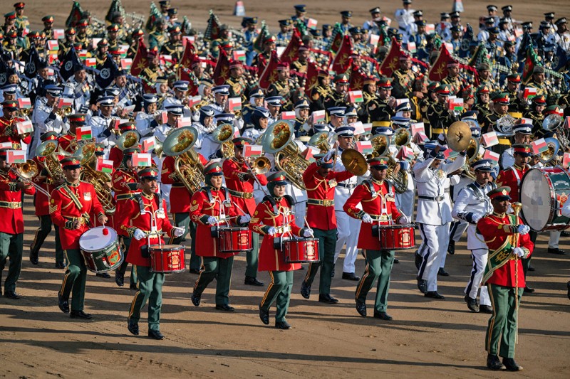 جلالةُ السُّلطان يشملُ برعايته السّامية الاستعراضَ العسكريَّ الكبيرَ بمناسبة اليوم الوطنيّ المجيد