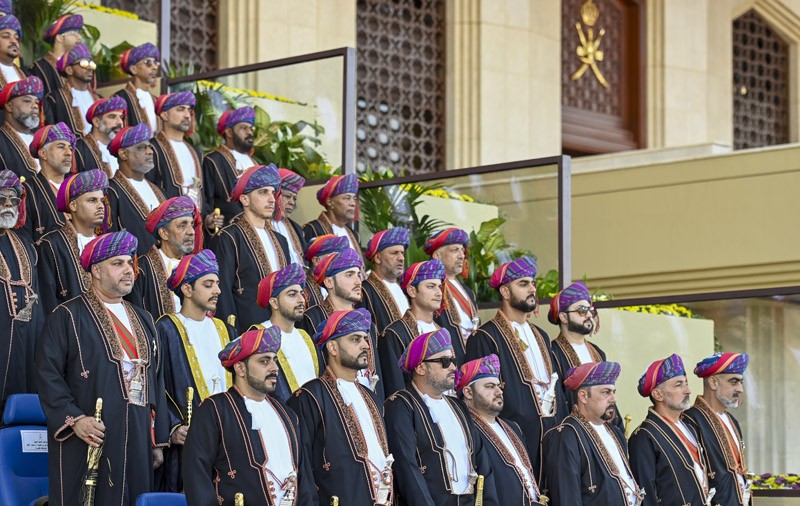 جلالةُ السُّلطان يشملُ برعايته السّامية الاستعراضَ العسكريَّ الكبيرَ بمناسبة اليوم الوطنيّ المجيد