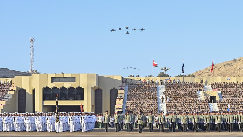 جلالةُ السُّلطان يشملُ برعايته السّامية الاستعراضَ العسكريَّ الكبيرَ بمناسبة اليوم الوطنيّ المجيد