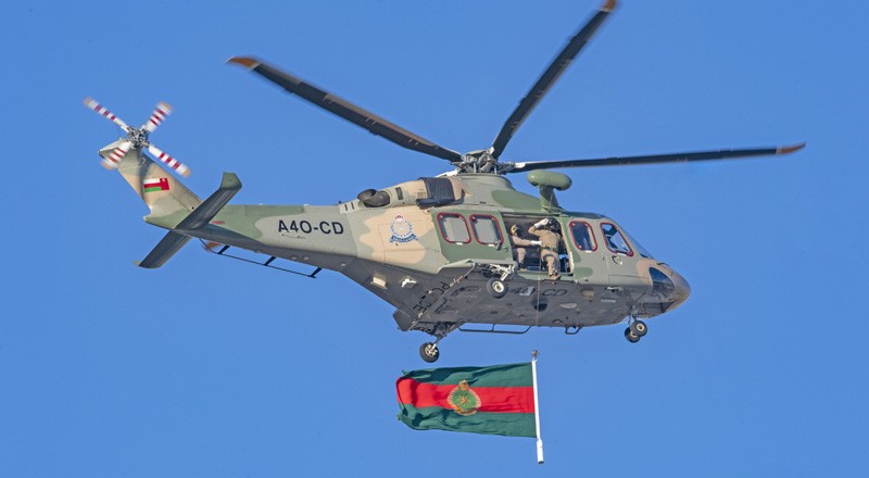 جلالةُ السُّلطان يشملُ برعايته السّامية الاستعراضَ العسكريَّ الكبيرَ بمناسبة اليوم الوطنيّ المجيد