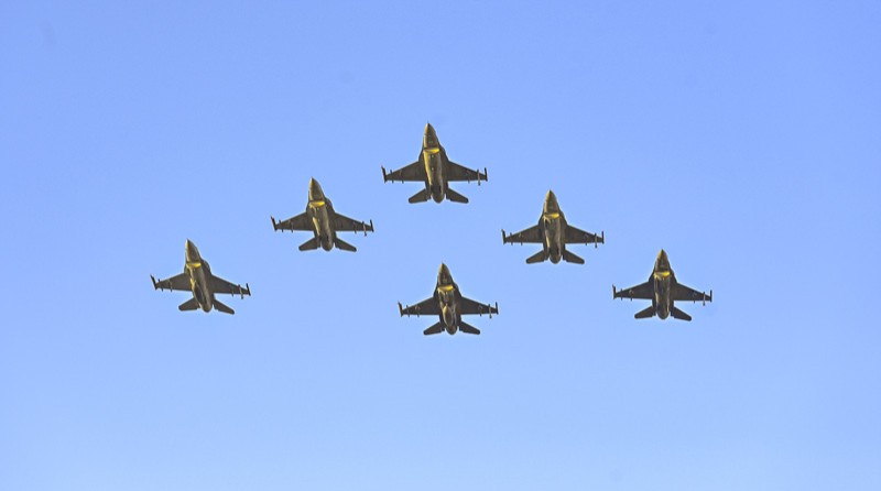 جلالةُ السُّلطان يشملُ برعايته السّامية الاستعراضَ العسكريَّ الكبيرَ بمناسبة اليوم الوطنيّ المجيد