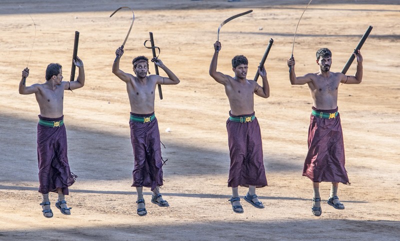 جلالةُ السُّلطان يشملُ برعايته السّامية الاستعراضَ العسكريَّ الكبيرَ بمناسبة اليوم الوطنيّ المجيد