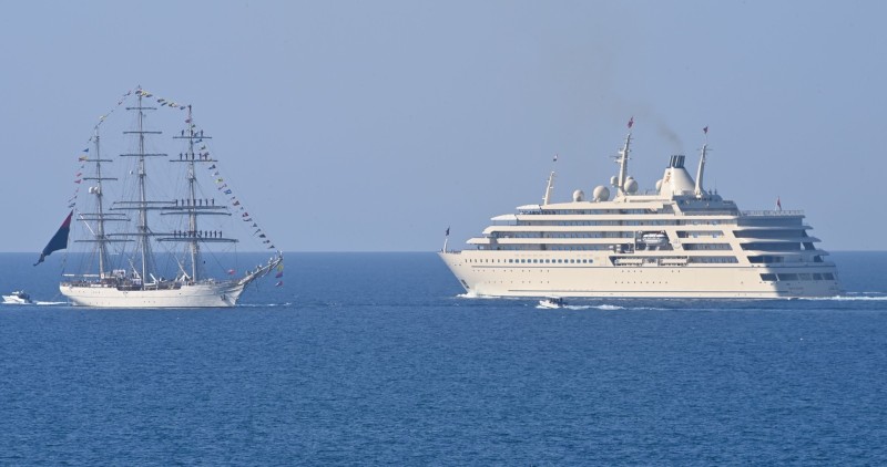 جلالةُ السُّلطان يشملُ برعايته السّامية استعراضَ الأسطول 2025م