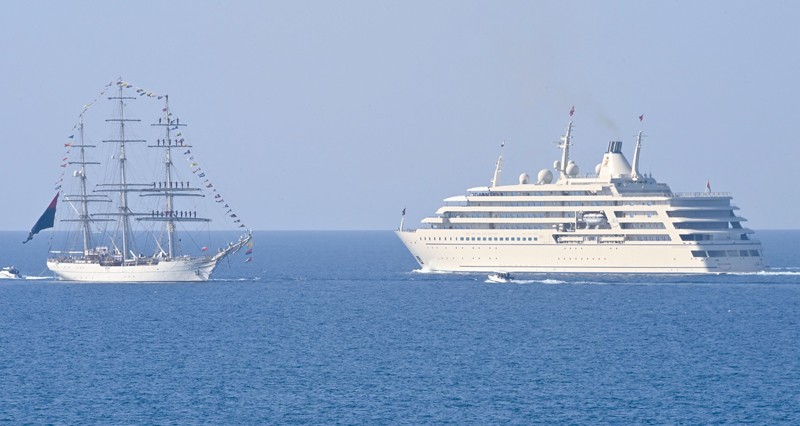 جلالة السلطان يشمل برعايته السامية استعراض الأسطول البحري 2025