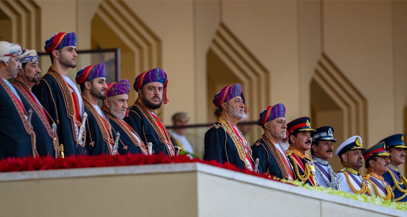 جلالة السلطان يشمل برعايته السامية الاستعراض العسكري الكبير بمناسبة اليوم الوطني المجيد