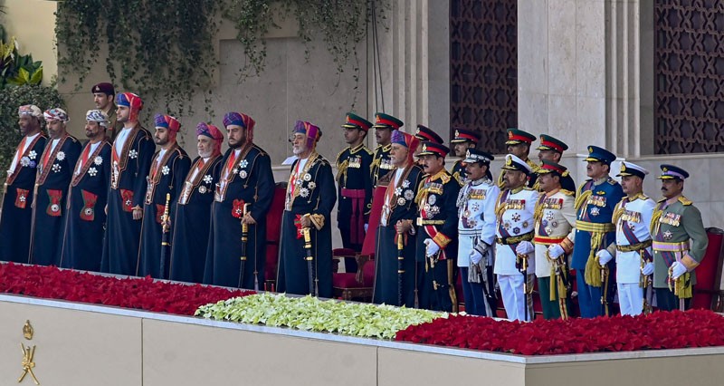 جلالة السلطان يشمل برعايته السامية الاستعراض العسكري الكبير بمناسبة اليوم الوطني المجيد