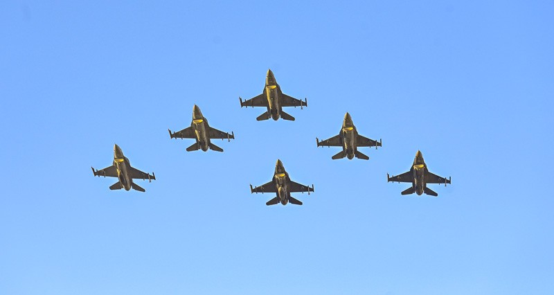 جلالة السلطان يشمل برعايته السامية الاستعراض العسكري الكبير بمناسبة اليوم الوطني المجيد