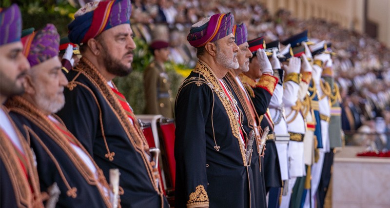 جلالة السلطان يشمل برعايته السامية الاستعراض العسكري الكبير بمناسبة اليوم الوطني المجيد