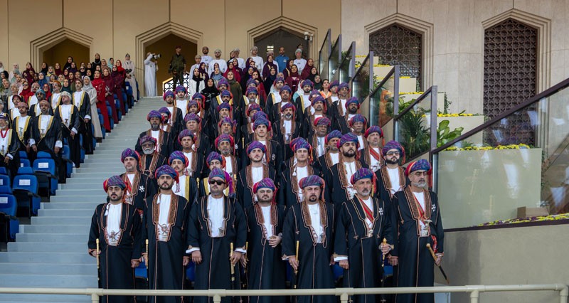 جلالة السلطان يشمل برعايته السامية الاستعراض العسكري الكبير بمناسبة اليوم الوطني المجيد