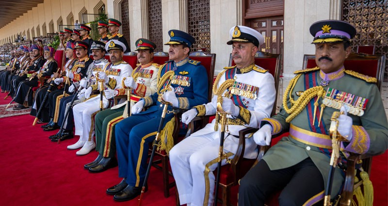 جلالة السلطان يشمل برعايته السامية الاستعراض العسكري الكبير بمناسبة اليوم الوطني المجيد