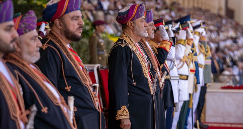 جلالة السلطان يشمل برعايته السامية الاستعراض العسكري الكبير بمناسبة اليوم الوطني المجيد