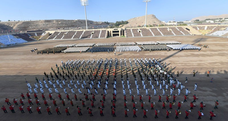 جلالة السلطان يشمل برعايته السامية الاستعراض العسكري الكبير بمناسبة اليوم الوطني المجيد