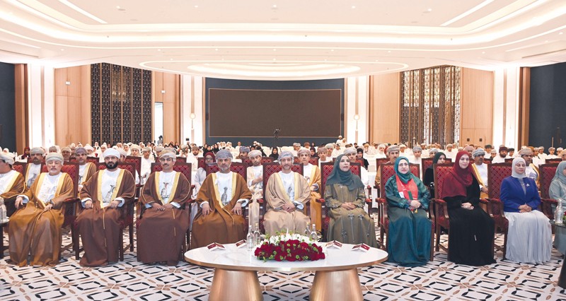 محافظ مسقط يرعى تدشين كتاب &laquo;الدولة البوسعيدية من التأسيس إلى عهد النهضة المتجددة&raquo;