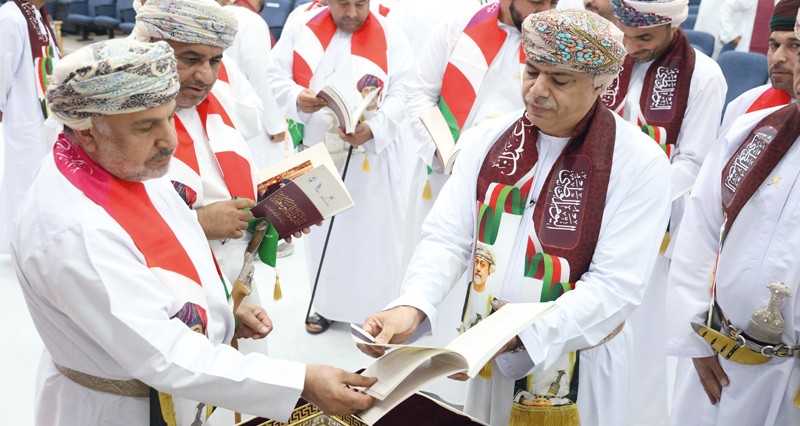 تعليمية البريمي تدشن كتاب &laquo;الدولة البوسعيدية من التأسيس إلى عهد النهضة المتجددة&raquo;