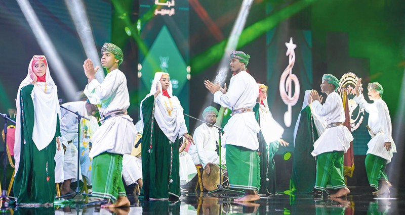 تفاعل جماهيري واسع يواكب منافسات ما قبل النهائي من &laquo;صوت الموسم&raquo; بصلالة