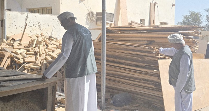 ضبط أيدٍ عاملة وافدة تعمل فـي صناعة الأثاث بدون ترخيص