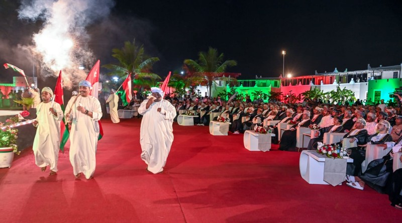 ظفار تحتفل باليوم الوطني بأوبريت يجسّد تأسيس الدولة البوسعيدية