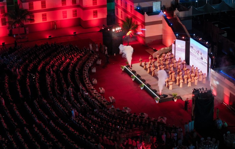 ظفار تحتفل باليوم الوطني بأوبريت يجسّد تأسيس الدولة البوسعيدية