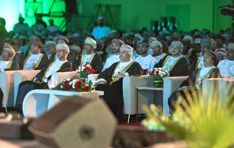 ظفار تحتفل باليوم الوطني بأوبريت يجسّد تأسيس الدولة البوسعيدية