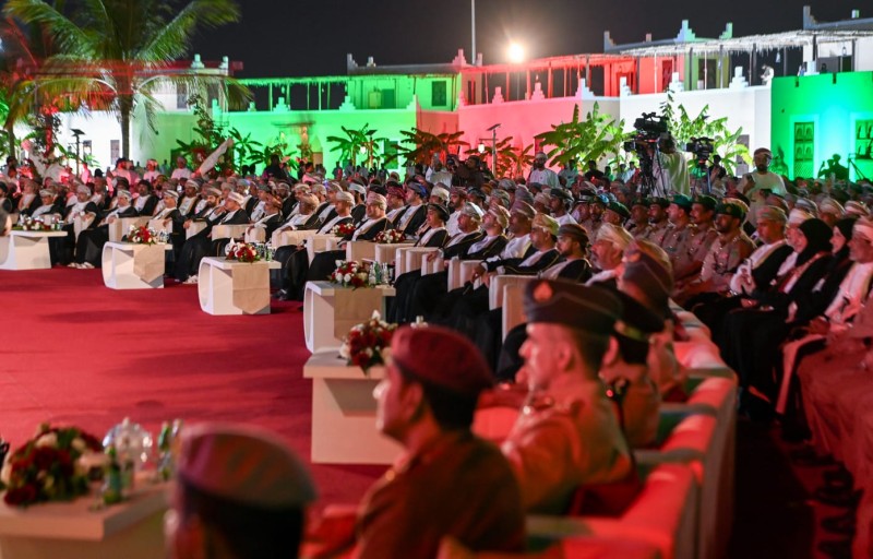 ظفار تحتفل باليوم الوطني بأوبريت يجسّد تأسيس الدولة البوسعيدية