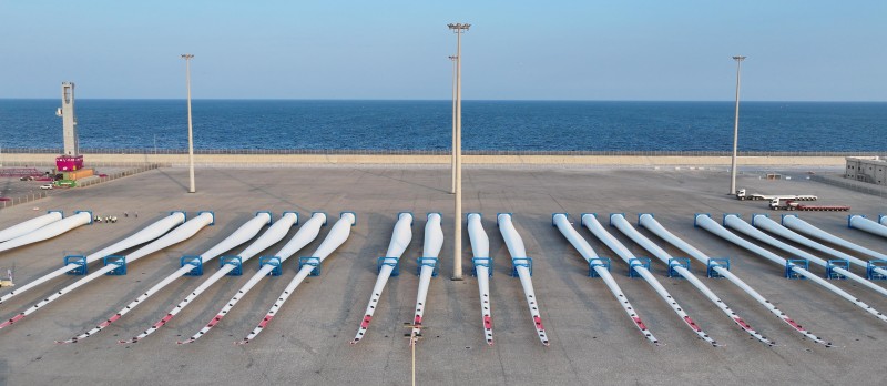 وصول أكبر توربينات الرياح ميناء الدقم إيذانًا ببدء تنفيذ مشروعي رياح 1 و2